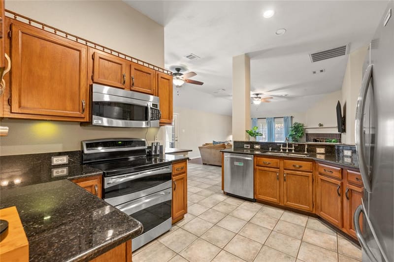 2212 Pinto Lane, Lewisville TX 75067 - Photo 11