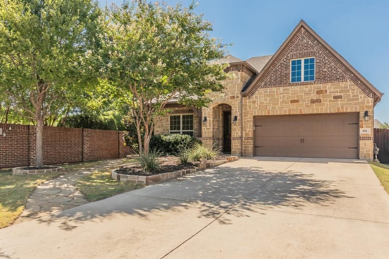 401 Middleton Drive, Roanoke TX 76262 - Photo 2