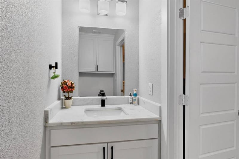 1901 Avenue E, Grand Prairie TX 75051 - Photo 3
