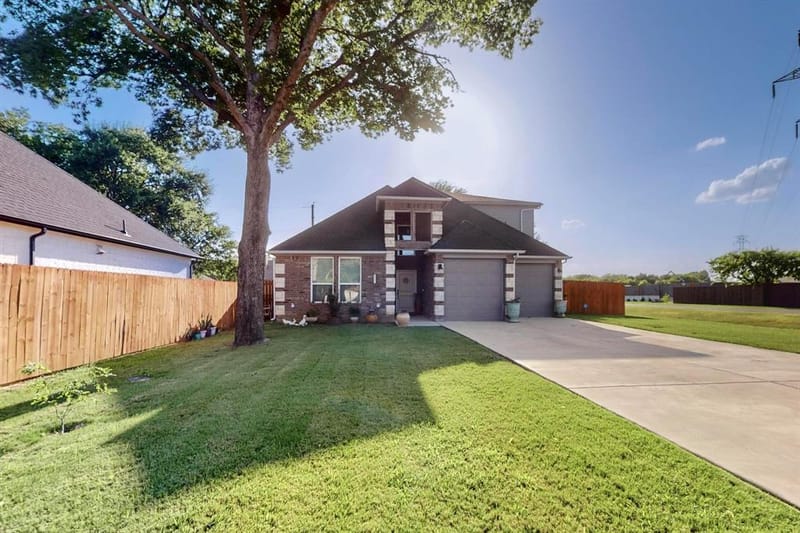 1901 Avenue E, Grand Prairie TX 75051