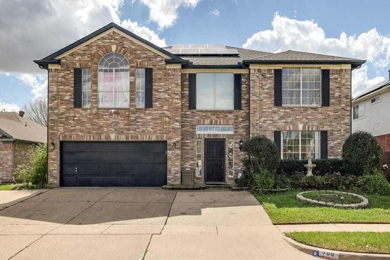 706 Gentry Drive, Arlington TX 76018 - Photo 2