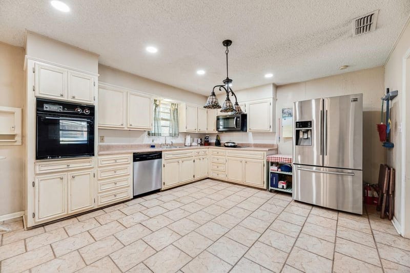 919 Surry Place Drive, Cleburne TX 76033 - Photo 11