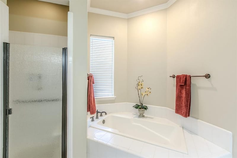 757 Village Green Drive, DeSoto TX 75115 - Photo 17