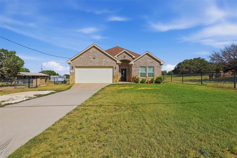 328 Ridge Drive N, Cleburne TX 76033