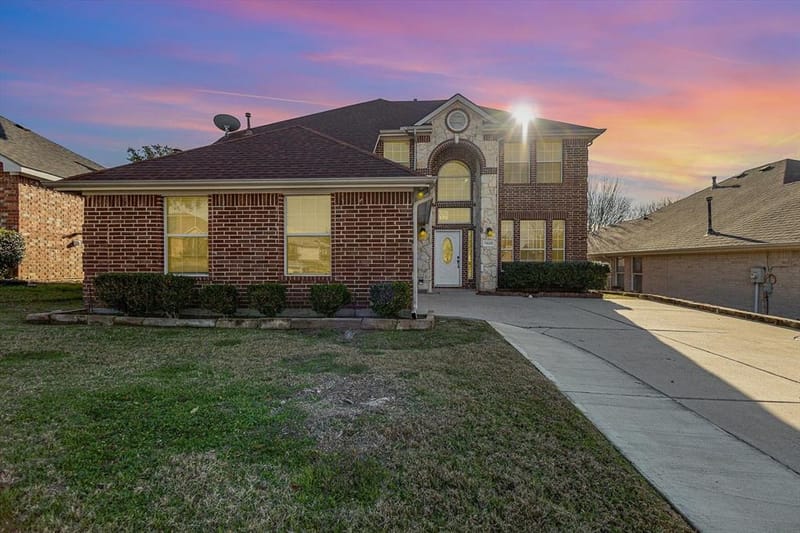 7920 Glenway Drive, Dallas TX 75249 - Photo 2