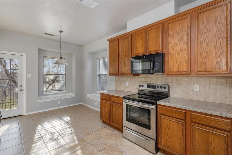 7920 Glenway Drive, Dallas TX 75249 - Photo 11