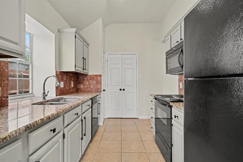 6017 Hilltop Drive, Watauga TX 76148 - Photo 12