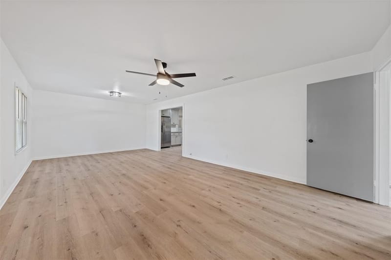 905 E Avenue C, Valley Mills TX 76689 - Photo 2