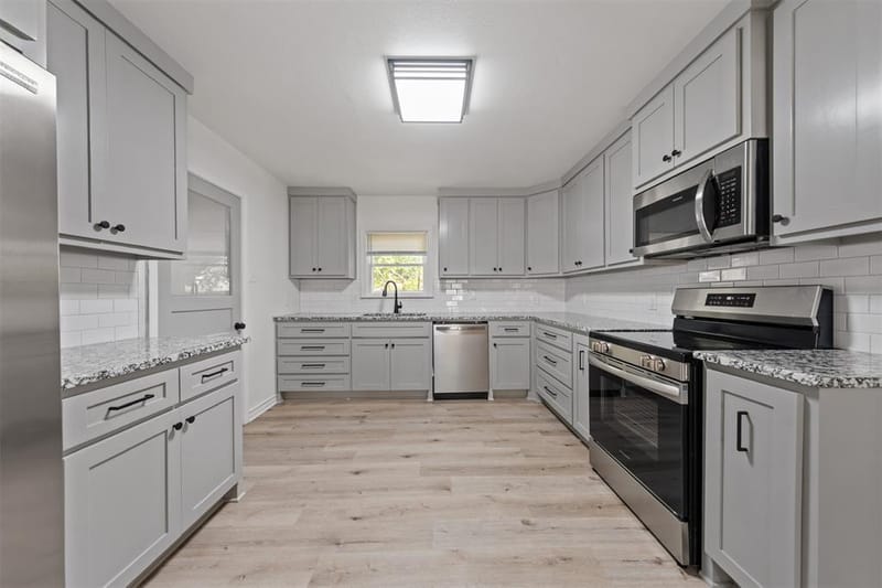 905 E Avenue C, Valley Mills TX 76689 - Photo 6
