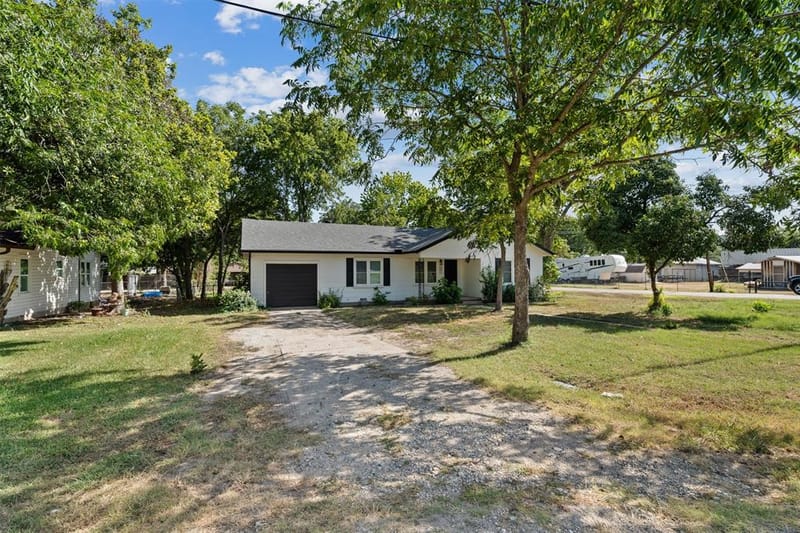 905 E Avenue C, Valley Mills TX 76689 - Photo 22