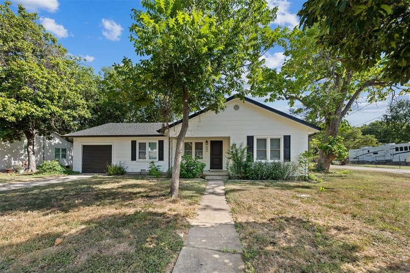 905 E Avenue C, Valley Mills TX 76689