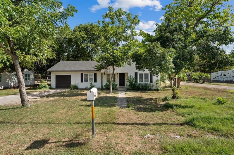 905 E Avenue C, Valley Mills TX 76689 - Photo 24