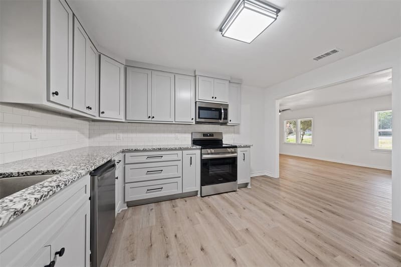 905 E Avenue C, Valley Mills TX 76689 - Photo 8