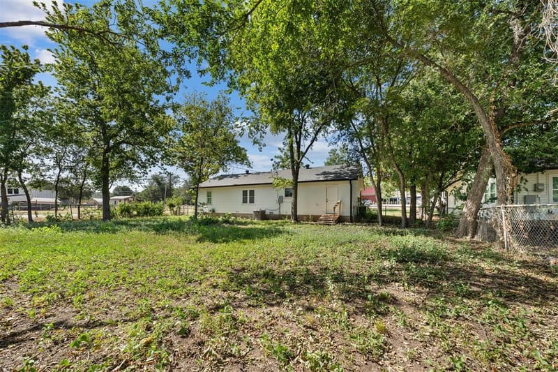 905 E Avenue C, Valley Mills TX 76689 - Photo 21