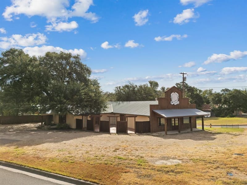 6401 Rock Creek Road, Waco TX 76708 - Photo 31