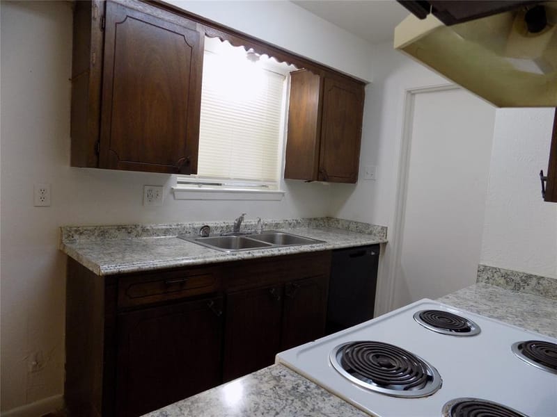 1763 Meadow Crest Lane, Duncanville TX 75137 - Photo 7