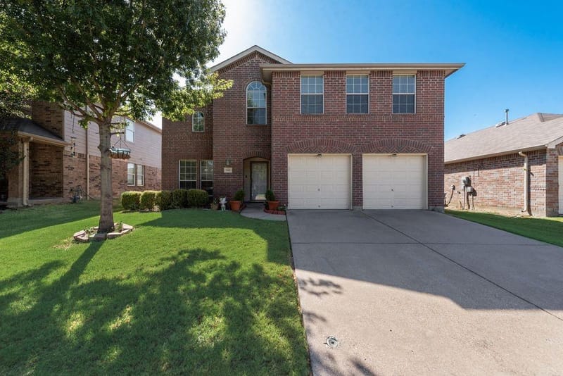 9208 Conestoga Drive, Fort Worth TX 76131 - Photo 2