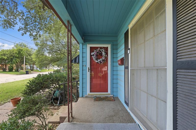 902 W Bridge Street, Granbury TX 76048 - Photo 6