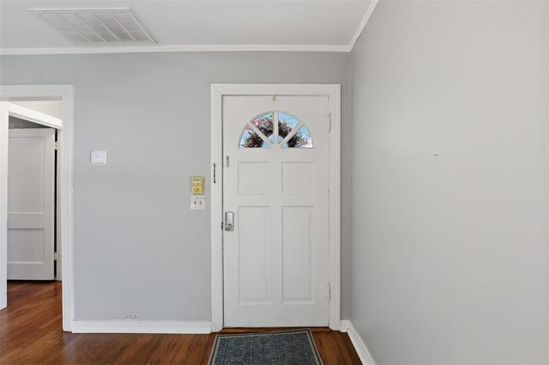 902 W Bridge Street, Granbury TX 76048 - Photo 7