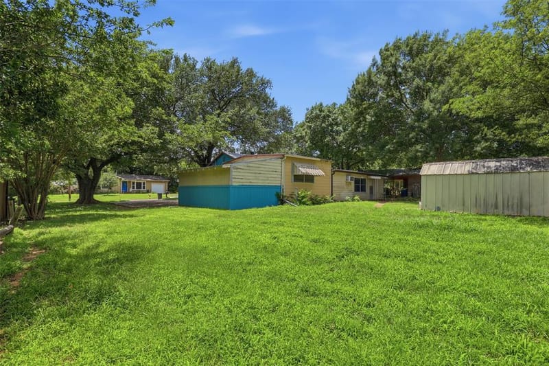 902 W Bridge Street, Granbury TX 76048 - Photo 30