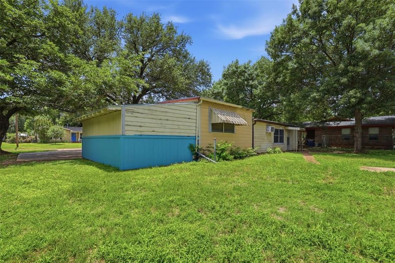 902 W Bridge Street, Granbury TX 76048 - Photo 29