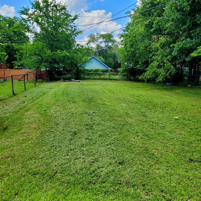 125 E Munson Street, Denison TX 75021 - Photo 2