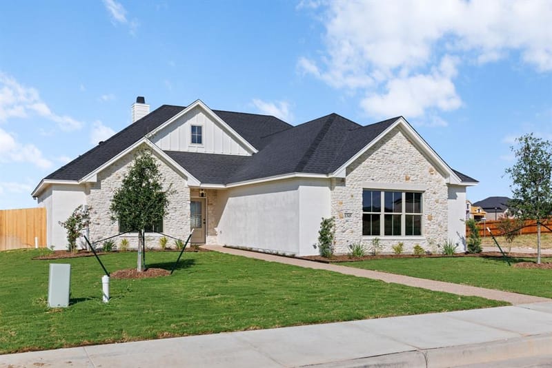 1345 Tahonta Drive, Hewitt TX 76643