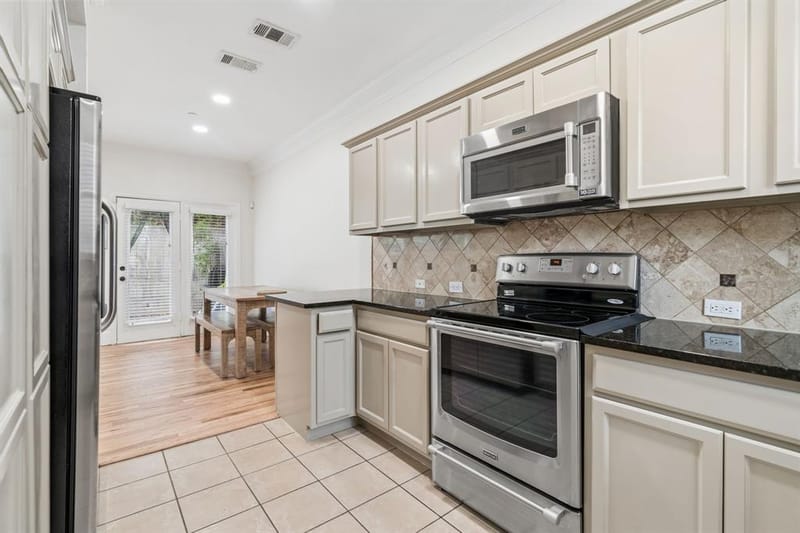 2117 Parkview, Carrollton TX 75006 - Photo 9