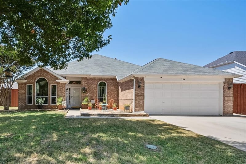 704 Oakridge Drive, Lake Dallas TX 75065