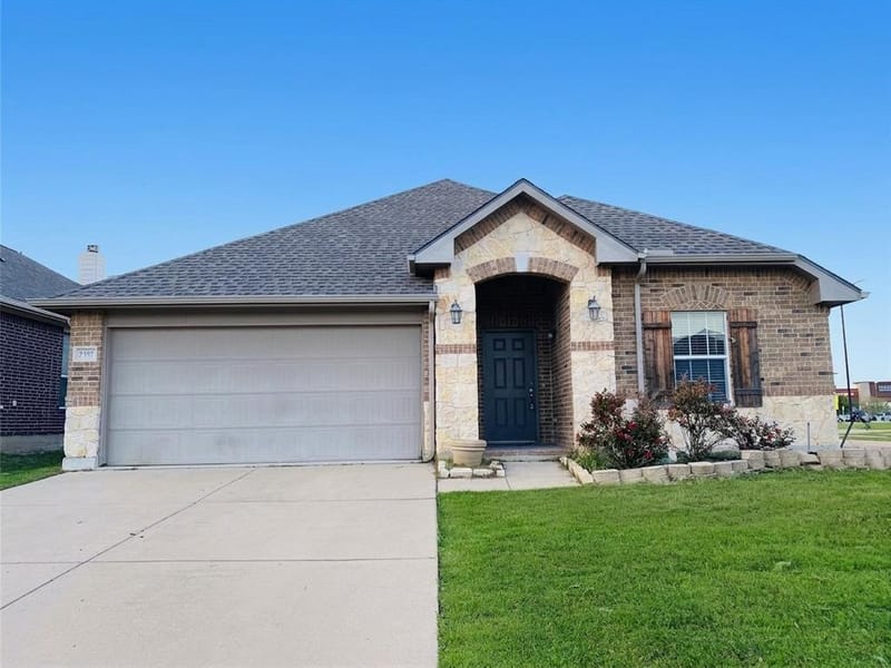 2357 Clairborne Drive, Fort Worth TX 76177
