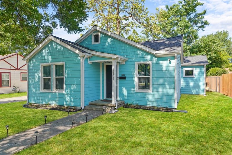 1121 Hudgins Avenue, Fort Worth TX 76111 - Photo 2
