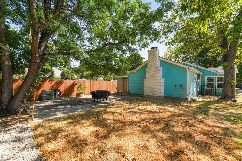 1121 Hudgins Avenue, Fort Worth TX 76111 - Photo 22