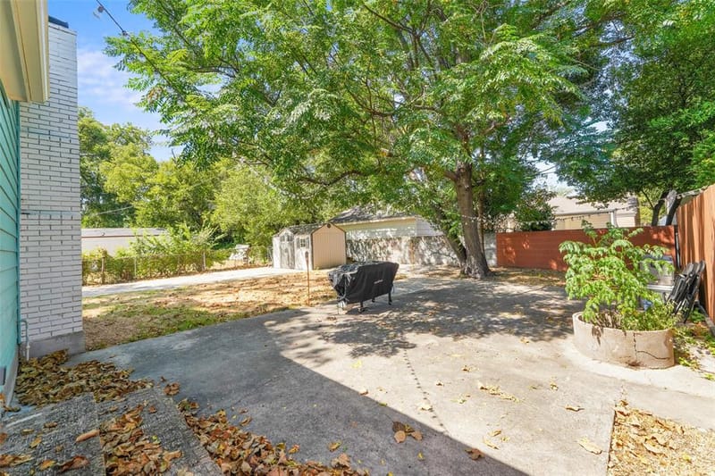 1121 Hudgins Avenue, Fort Worth TX 76111 - Photo 21