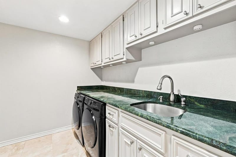 5702 Club Oaks Drive, Dallas TX 75248 - Photo 10
