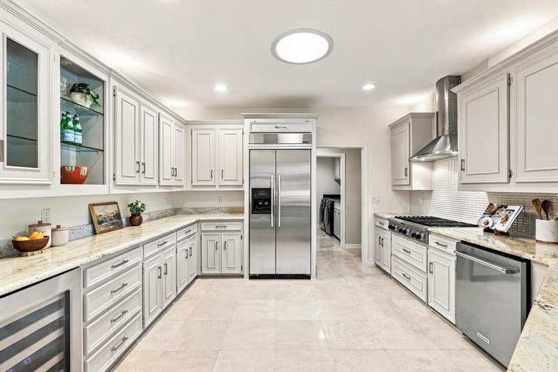 5702 Club Oaks Drive, Dallas TX 75248 - Photo 8