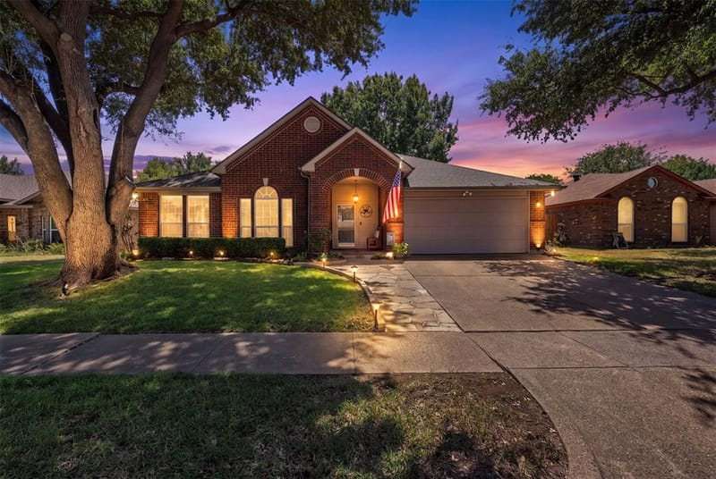2741 White Oak Drive, Grand Prairie TX 75052