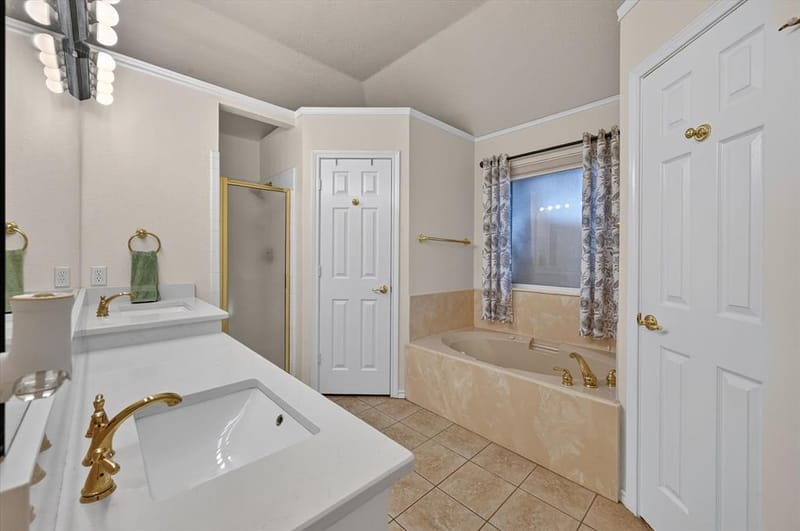 729 Bent Tree Court, Hurst TX 76054 - Photo 17