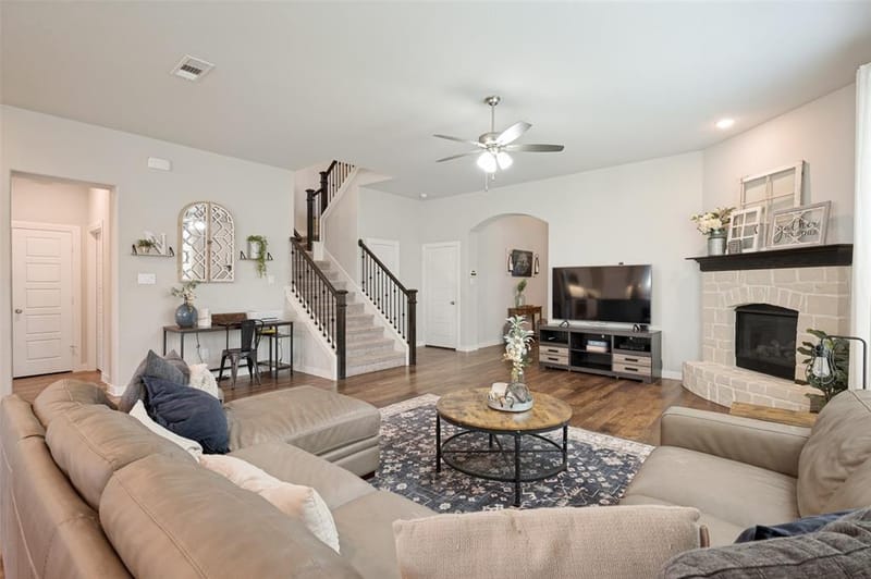 917 Meadows Drive, Argyle TX 76226 - Photo 7