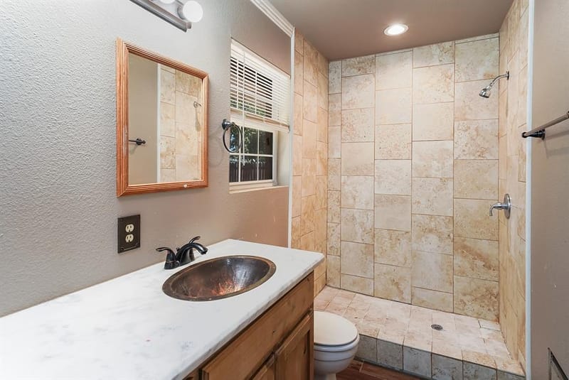 600 E Liberty Street, Pilot Point TX 76258 - Photo 28