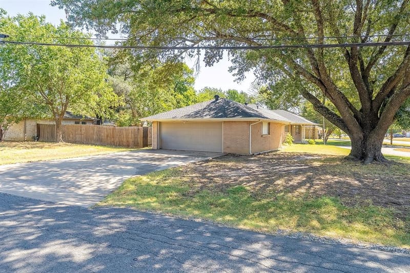 600 E Liberty Street, Pilot Point TX 76258 - Photo 30