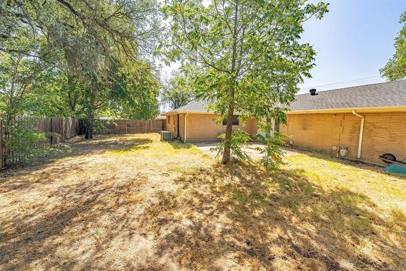 600 E Liberty Street, Pilot Point TX 76258 - Photo 31