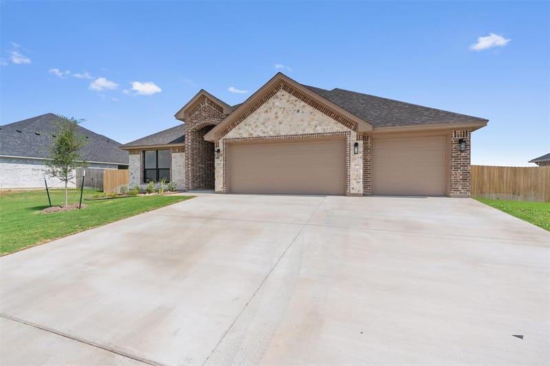 1408 Tahonta Drive, Hewitt TX 76643 - Photo 2