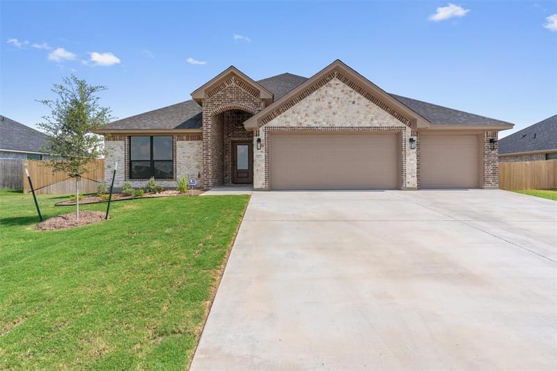 1408 Tahonta Drive, Hewitt TX 76643