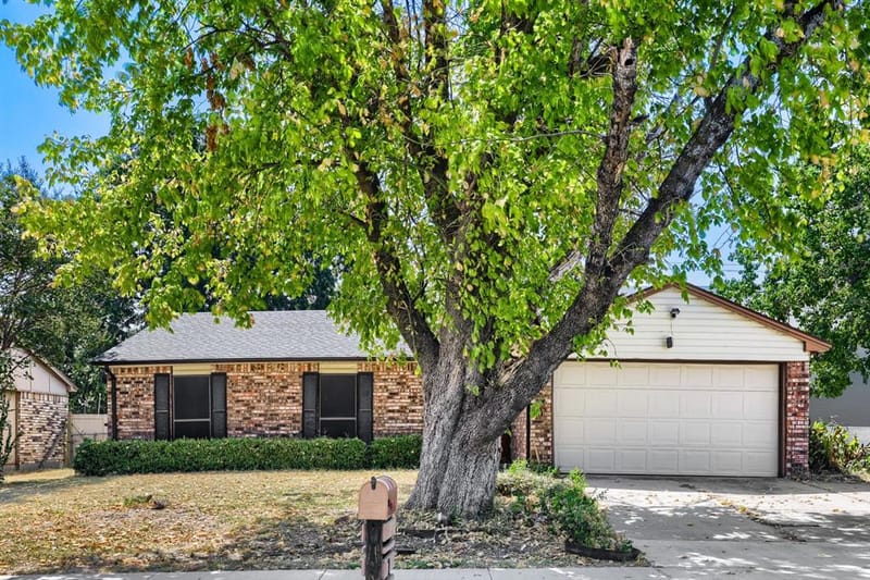 704 Fort Worth Street, Mansfield TX 76063