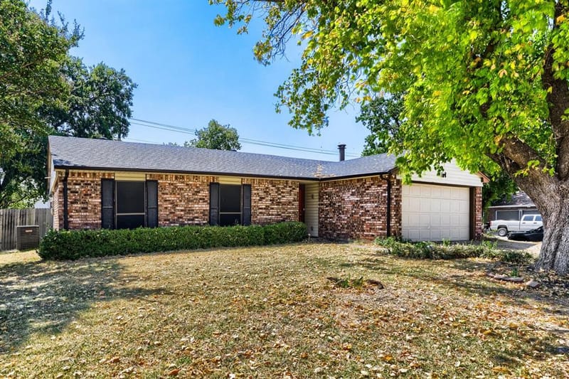 704 Fort Worth Street, Mansfield TX 76063 - Photo 4