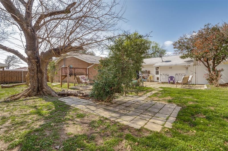 3722 Devonshire Court W, Irving TX 75062 - Photo 12