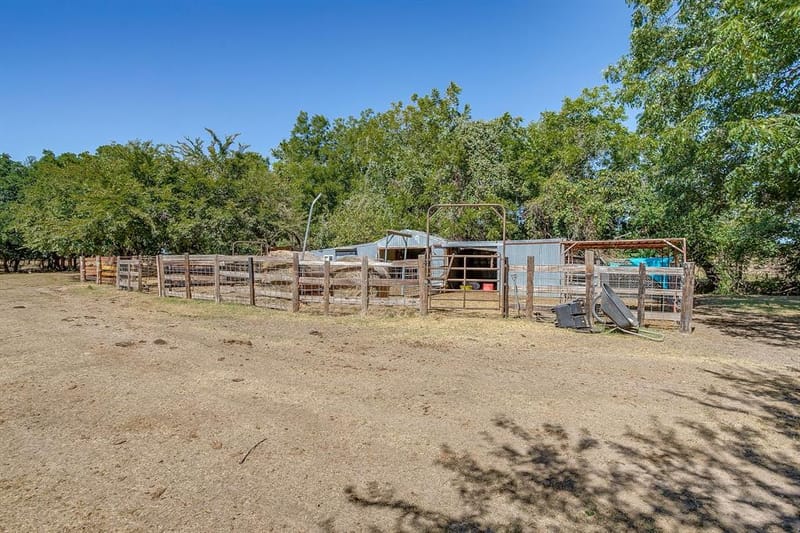 1377 E Gibtown Road, Poolville TX 76487 - Photo 28
