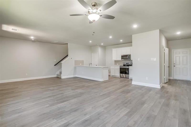6914 Houndstooth Place, Arlington TX 76001 - Photo 7