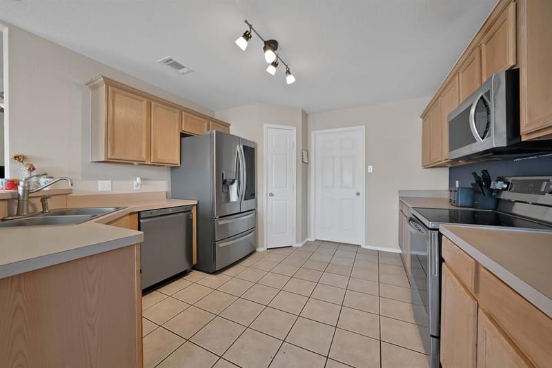 2209 Quail Ridge Drive, Weatherford TX 76087 - Photo 5