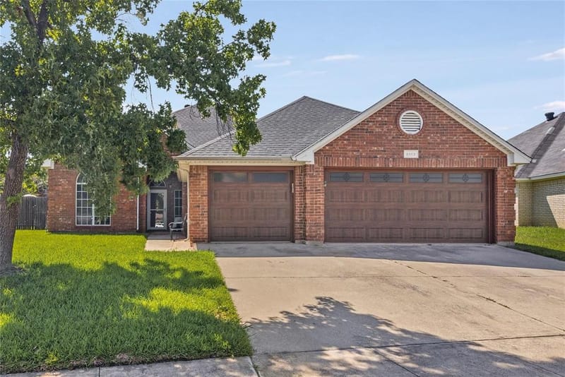 6113 Cliffbrook Drive, North Richland Hills TX 76180 - Photo 2